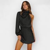 Asümmeetriline satiinist kleit