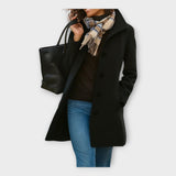 Noora - Elegantne villane mantel nööpidega