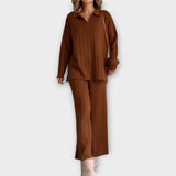 Komplekt lõdva joonega ja minimalistliku stiiliga