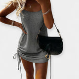 Varrukateta kootud kleit lipsuga