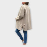 Lagle - Pikk mantel klassikalise joonega ja nööpidega