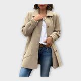 Lagle - Pikk mantel klassikalise joonega ja nööpidega