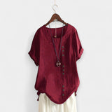 Nööpide ja lühikeste varrukatega pluus