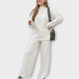 Lõdvestunud joonte ja minimalistliku esteetikaga komplekt