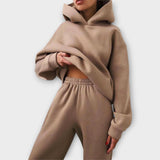 Kapuutsiga komplekt moodsa mugavamusega