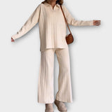 Komplekt lõdva joonega ja minimalistliku stiiliga