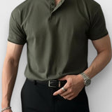 Amílcar — рубашка-поло с точным кроем, отличающаяся естественной элегантностью и вневременным стилем.