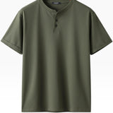 Amílcar — рубашка-поло с точным кроем, отличающаяся естественной элегантностью и вневременным стилем.