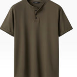 Amílcar — рубашка-поло с точным кроем, отличающаяся естественной элегантностью и вневременным стилем.